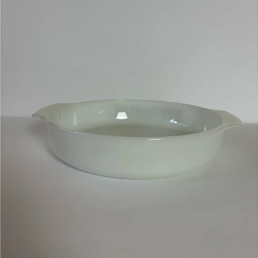 Vintage Anchor Hocking 429 milk glass baking dish round 9” 1.5 quart vegetable - Picture 4 of 6